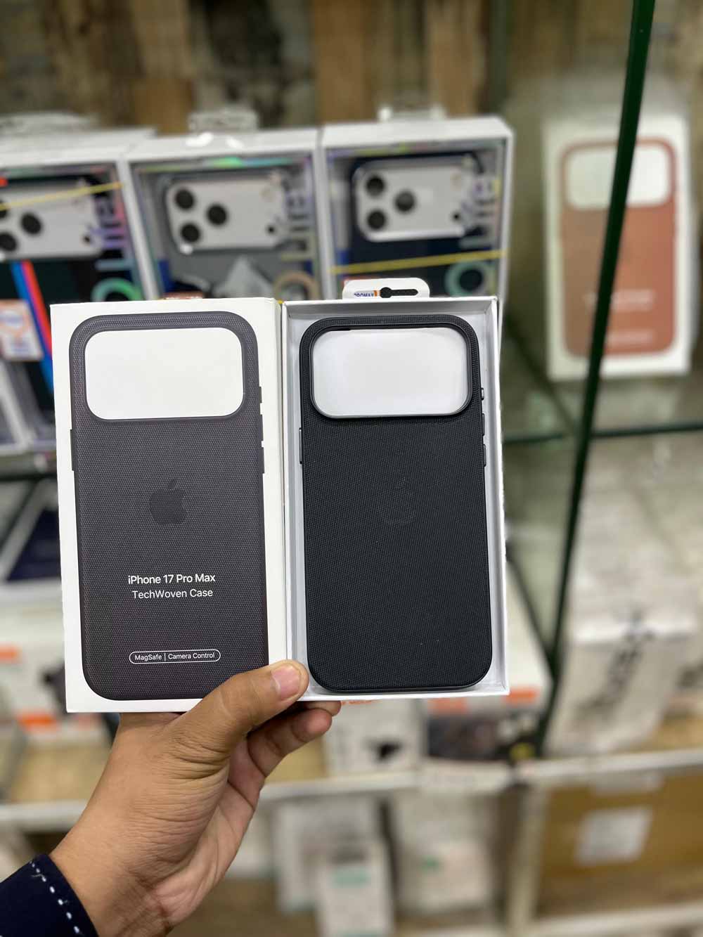 Apple TechWoven Case with MagSafe – Premium Woven Case for iPhone 17 Pro & 17 Pro Max