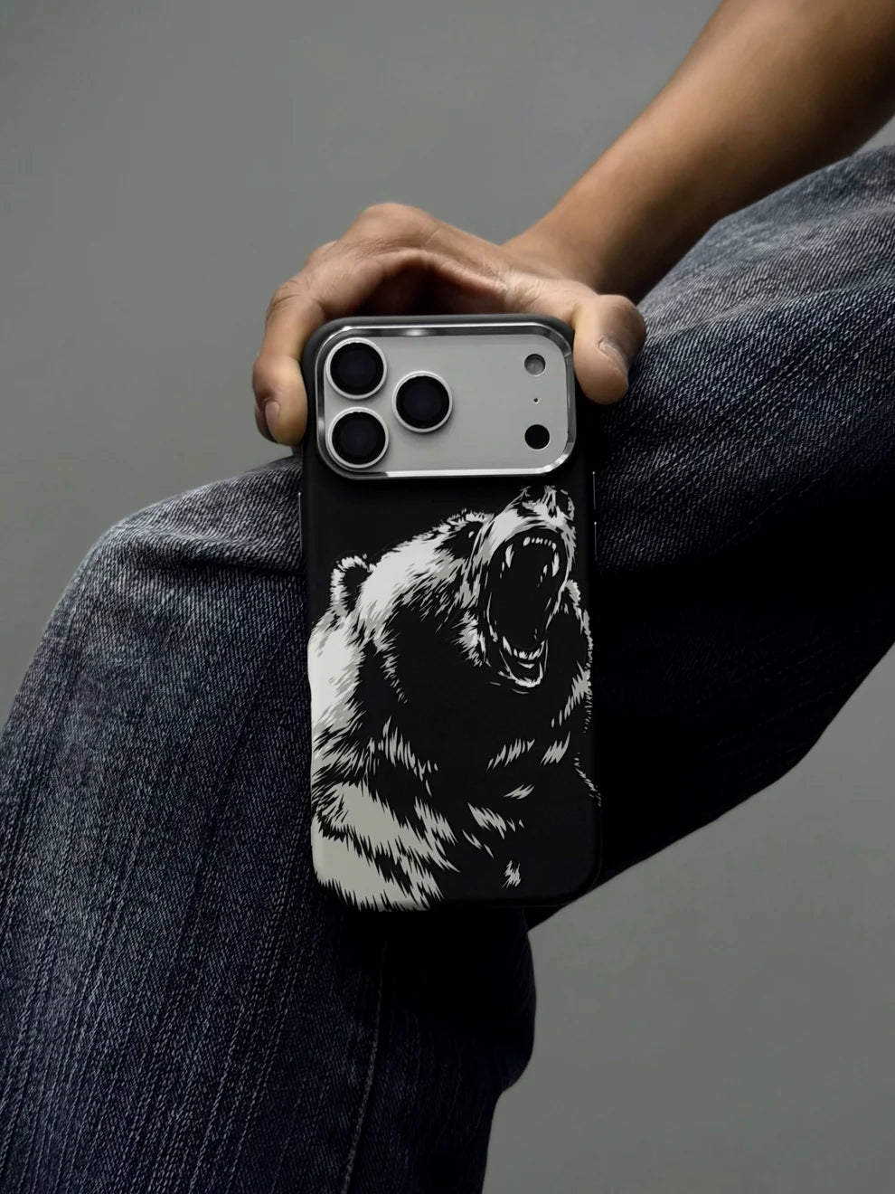 Luxo Pitaka Roaring Bear For iPhone 17 Pro Max